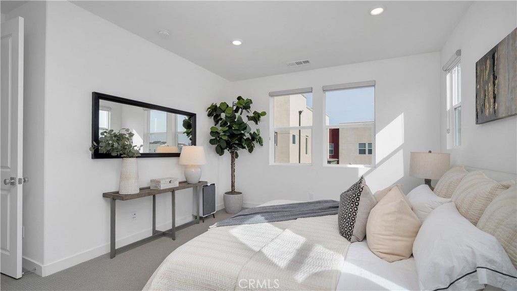 Image 21 of property listing at 1669 W Lincoln Avenue 102, Anaheim, CA 92801