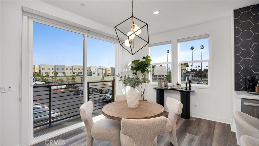 Image 3 of property listing at 1669 W Lincoln Avenue 102, Anaheim, CA 92801