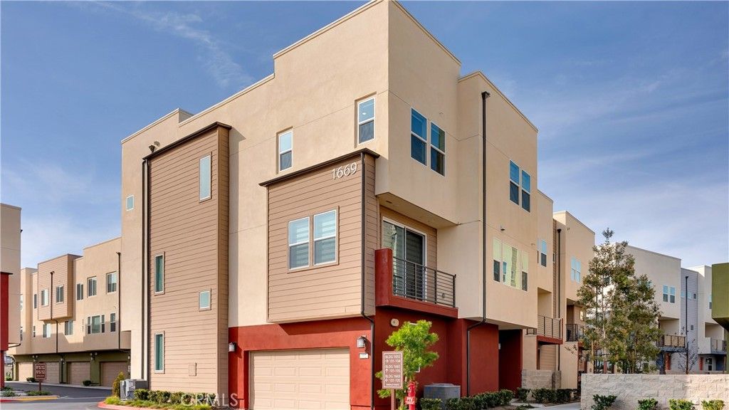 Image 33 of property listing at 1669 W Lincoln Avenue 102, Anaheim, CA 92801