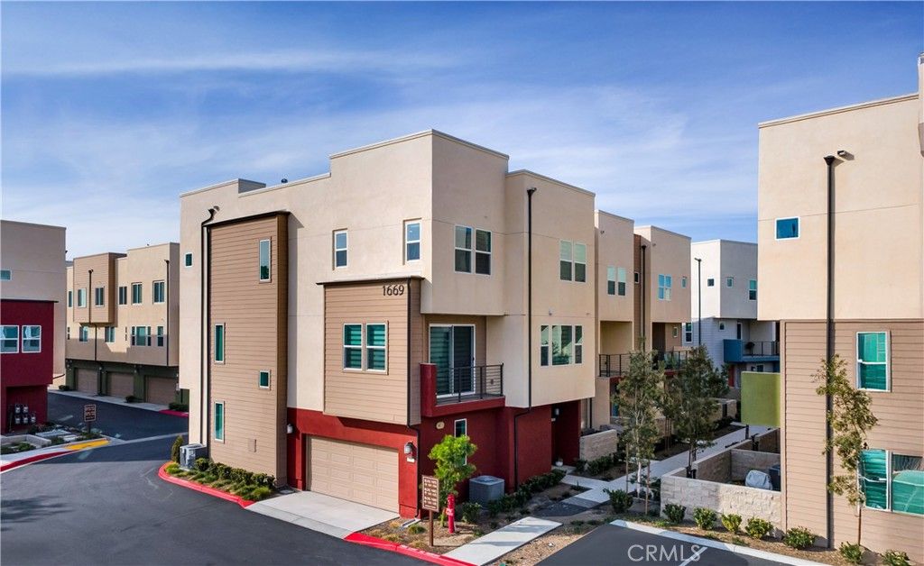 Image 34 of property listing at 1669 W Lincoln Avenue 102, Anaheim, CA 92801