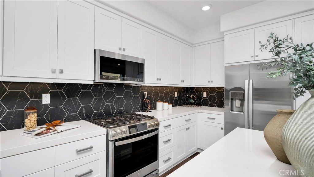 Image 7 of property listing at 1669 W Lincoln Avenue 102, Anaheim, CA 92801