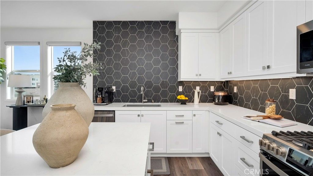 Image 8 of property listing at 1669 W Lincoln Avenue 102, Anaheim, CA 92801