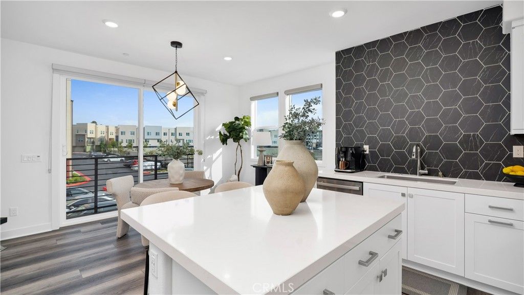 Image 9 of property listing at 1669 W Lincoln Avenue 102, Anaheim, CA 92801