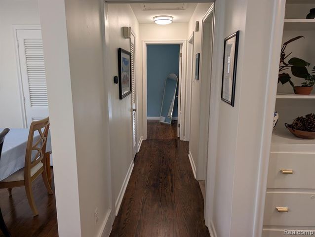 15669 Buckingham Avenue, Beverly Hills, MI 48025