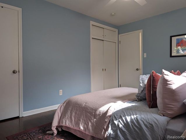 15669 Buckingham Avenue, Beverly Hills, MI 48025