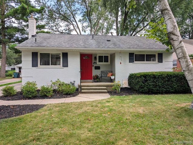 15669 Buckingham Avenue, Beverly Hills, MI 48025