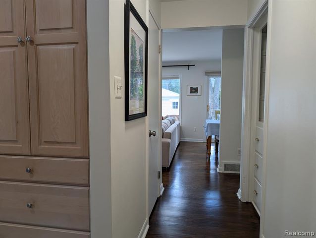 15669 Buckingham Avenue, Beverly Hills, MI 48025