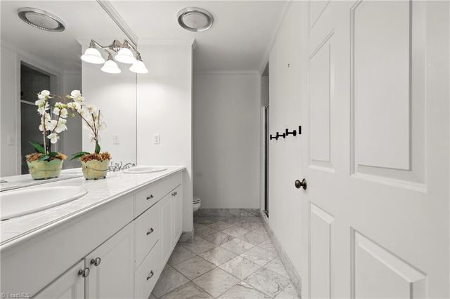 633 Huntington Drive, High Point, NC 27262