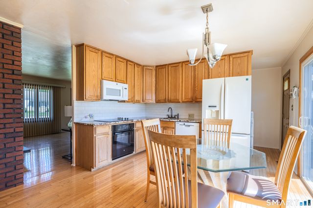 105 Bear Paw Road, Bridgeport, CT 06606