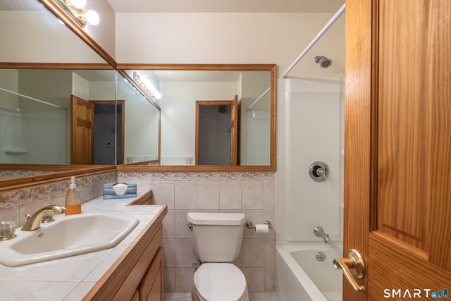 105 Bear Paw Road, Bridgeport, CT 06606