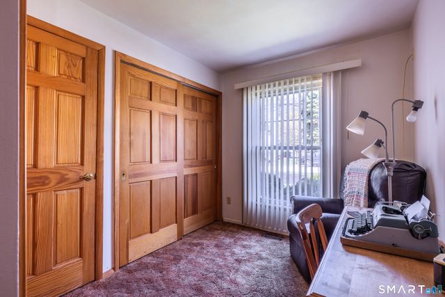 105 Bear Paw Road, Bridgeport, CT 06606