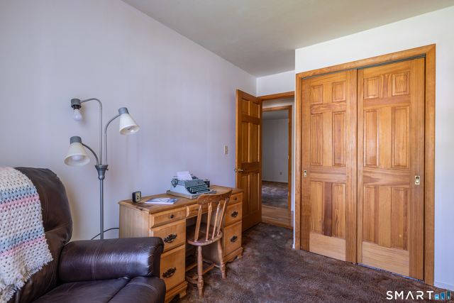 105 Bear Paw Road, Bridgeport, CT 06606