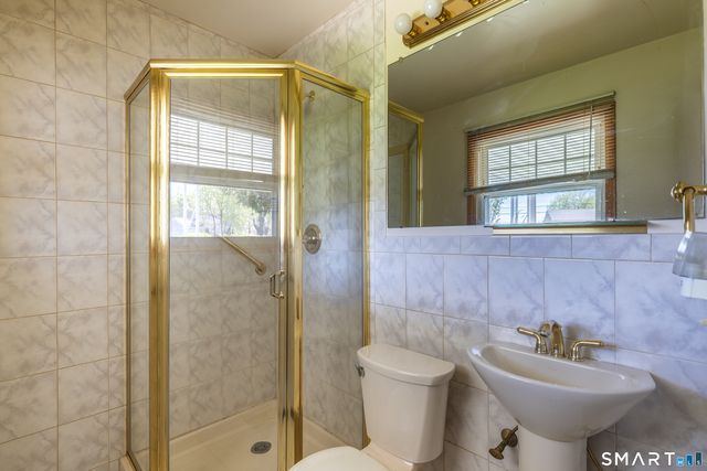 105 Bear Paw Road, Bridgeport, CT 06606