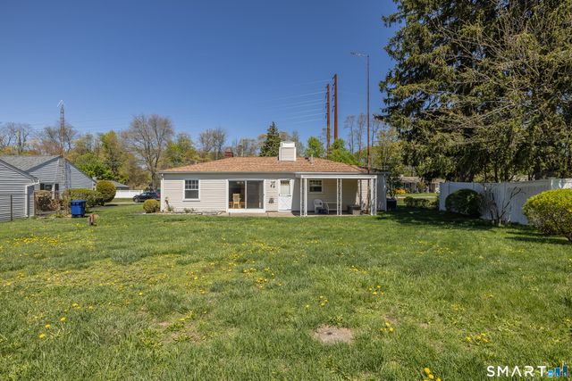 105 Bear Paw Road, Bridgeport, CT 06606