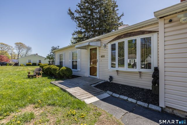 105 Bear Paw Road, Bridgeport, CT 06606