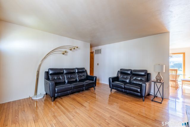 105 Bear Paw Road, Bridgeport, CT 06606