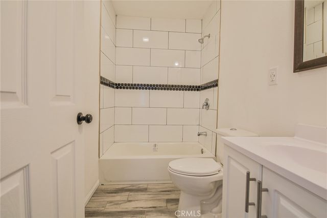 1404 E 87th Place, Los Angeles, CA 90002