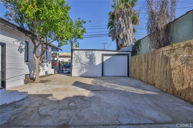 1404 E 87th Place, Los Angeles, CA 90002
