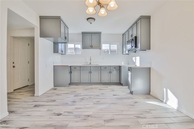 1404 E 87th Place, Los Angeles, CA 90002