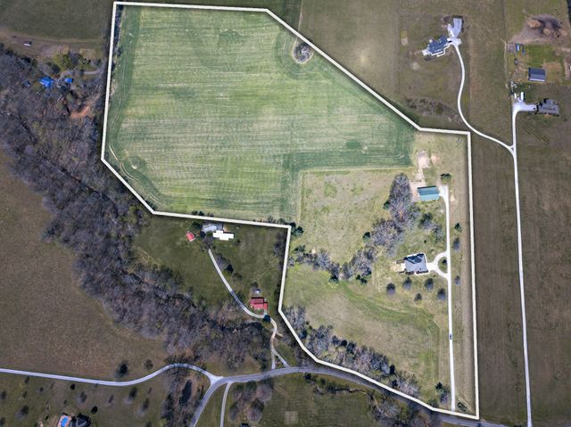 5144 Drake Rd, Cedar Hill, TN 37032