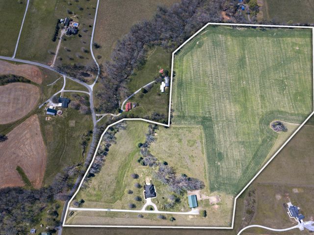 5144 Drake Rd, Cedar Hill, TN 37032