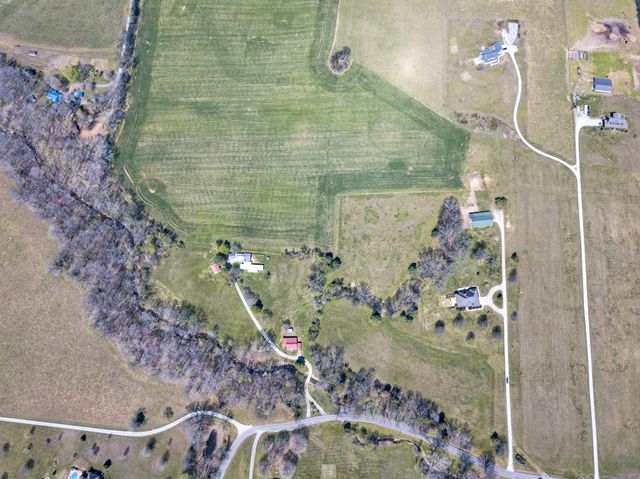 5144 Drake Rd, Cedar Hill, TN 37032