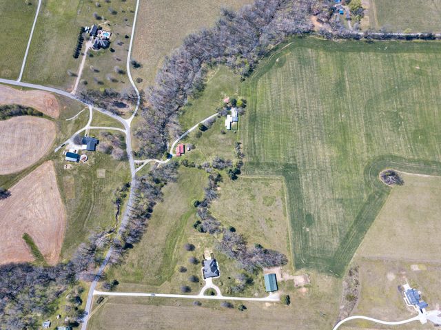 5144 Drake Rd, Cedar Hill, TN 37032
