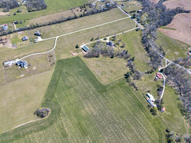 5144 Drake Rd, Cedar Hill, TN 37032