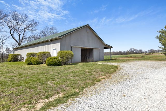 5144 Drake Rd, Cedar Hill, TN 37032