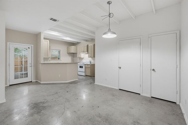 103 Del Rio Avenue, Benbrook, TX 76126