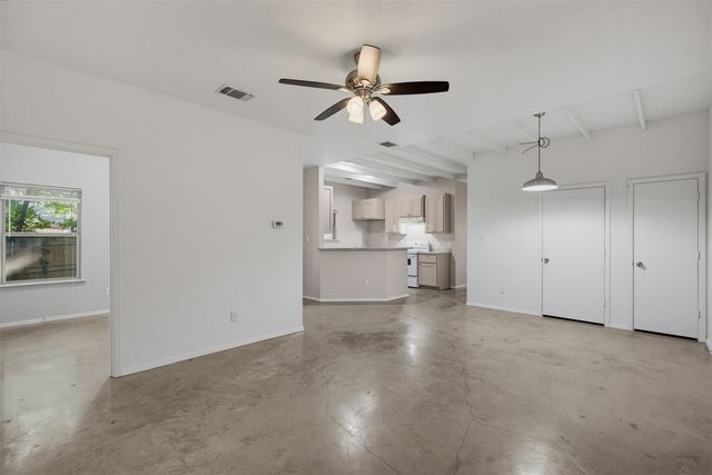 103 Del Rio Avenue, Benbrook, TX 76126