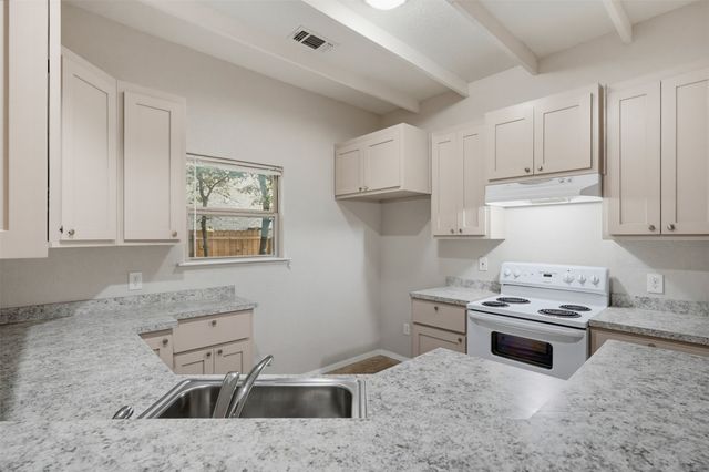 103 Del Rio Avenue, Benbrook, TX 76126