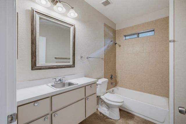 103 Del Rio Avenue, Benbrook, TX 76126
