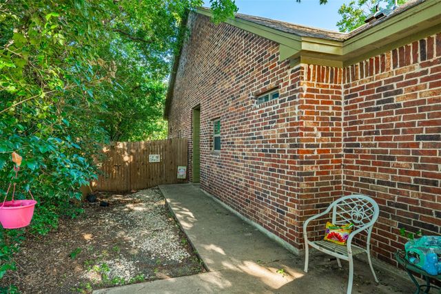 103 Del Rio Avenue, Benbrook, TX 76126