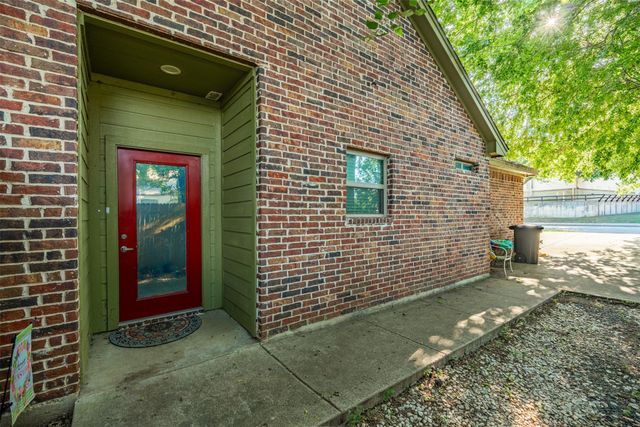 103 Del Rio Avenue, Benbrook, TX 76126