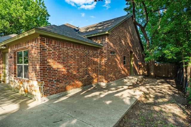 103 Del Rio Avenue, Benbrook, TX 76126