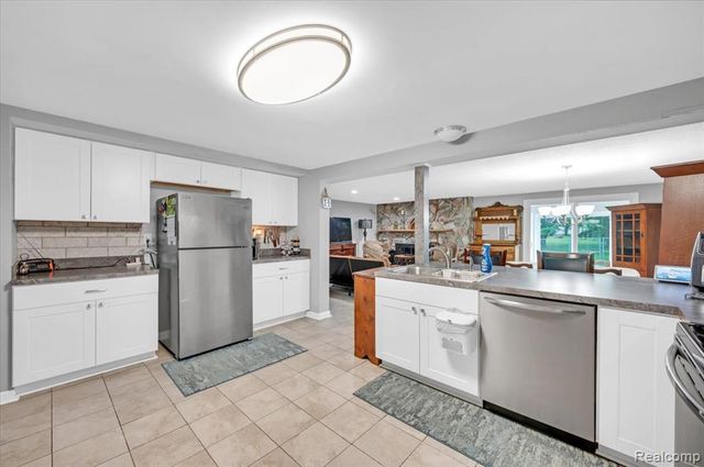 1084 E Grand Blanc Road, Grand Blanc, MI 48439