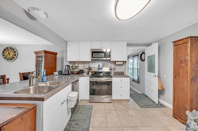1084 E Grand Blanc Road, Grand Blanc, MI 48439