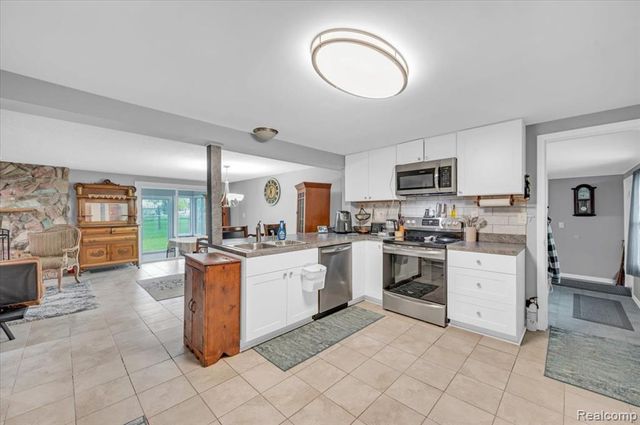 1084 E Grand Blanc Road, Grand Blanc, MI 48439