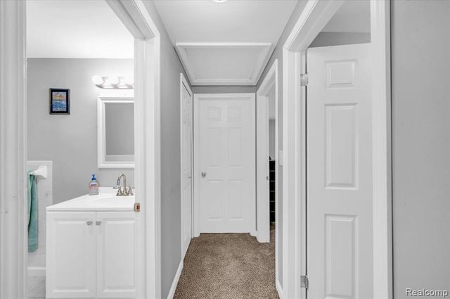 1084 E Grand Blanc Road, Grand Blanc, MI 48439