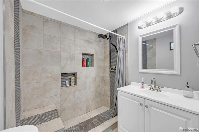 1084 E Grand Blanc Road, Grand Blanc, MI 48439