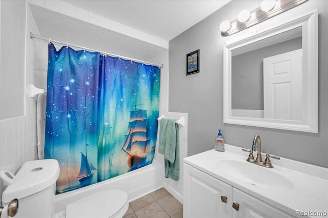 1084 E Grand Blanc Road, Grand Blanc, MI 48439