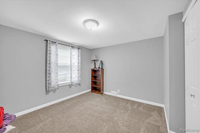 1084 E Grand Blanc Road, Grand Blanc, MI 48439