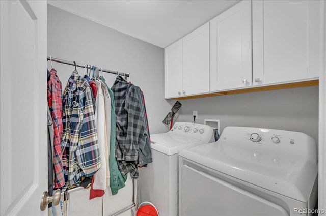 1084 E Grand Blanc Road, Grand Blanc, MI 48439