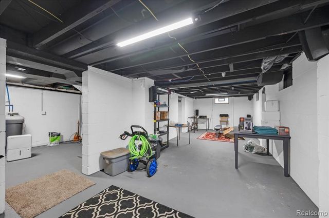 1084 E Grand Blanc Road, Grand Blanc, MI 48439