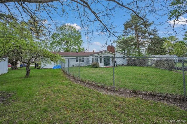 1084 E Grand Blanc Road, Grand Blanc, MI 48439