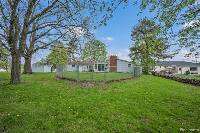 1084 E Grand Blanc Road, Grand Blanc, MI 48439