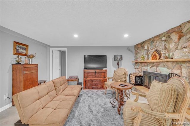 1084 E Grand Blanc Road, Grand Blanc, MI 48439