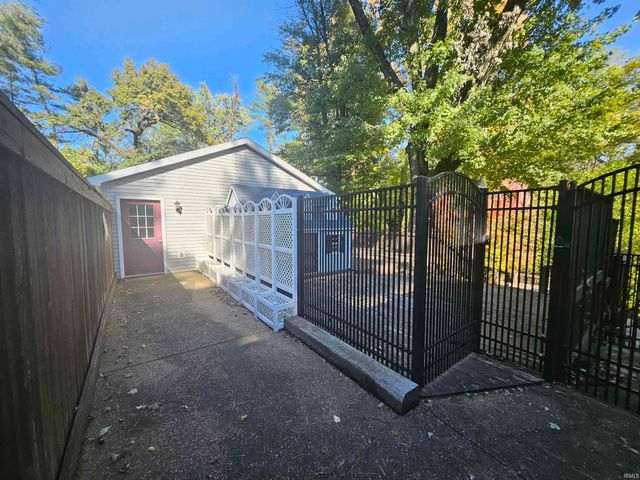 315 W Evergreen Road, Evansville, IN 47710