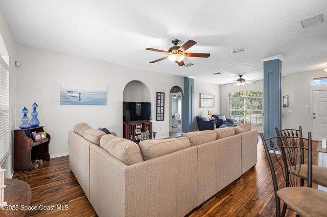 942 Peachland Avenue NE, Palm Bay, FL 32907